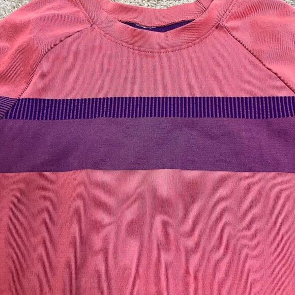 Fabletics Womens Heavy Long Sleeve Cropped Workout Shirt Size Medium Active - Picture 3 of 3